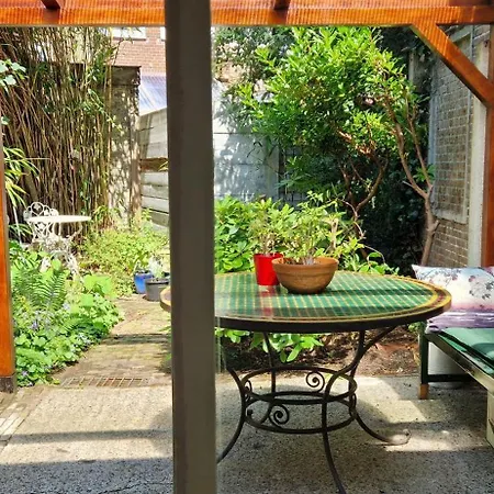 Courtyard House Near Center And