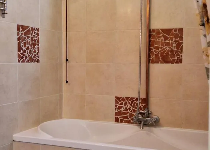 Courtyard House Near Center And Haia