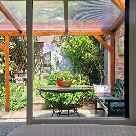 Apartment Courtyard House Near Center And