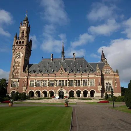 Appartement Courtyard House Near Center And
