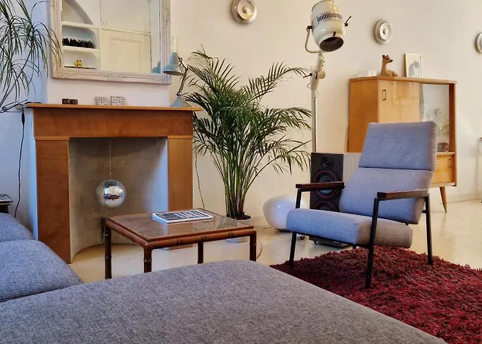 Courtyard House Near Center And *