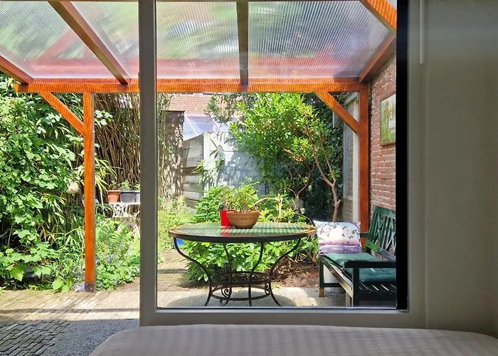 Апартаменты Courtyard House Near Center And