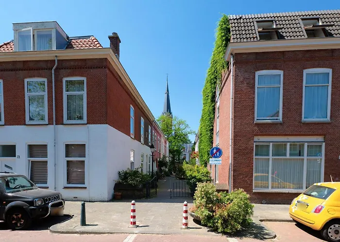 Courtyard House Near Center And *
