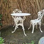 Courtyard House Near Center And 아파트 헤이그