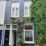 Courtyard House Near Center And 헤이그