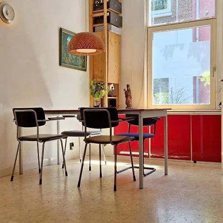 Courtyard House Near Center And * האג