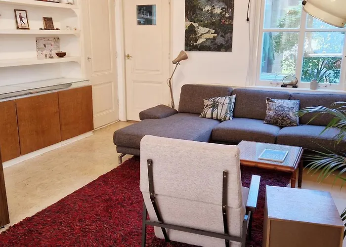 Courtyard House Near Center And Daire *