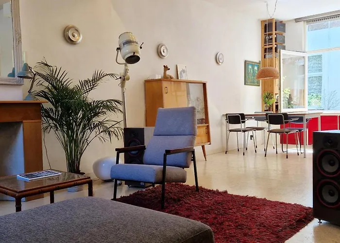 Courtyard House Near Center And * Lahey