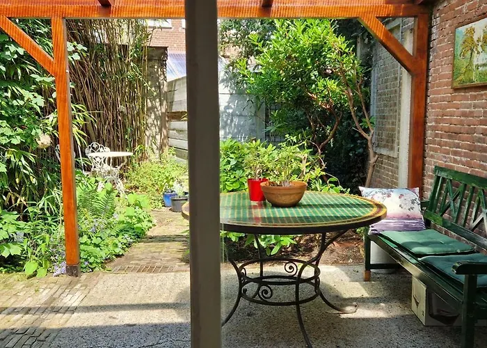 Courtyard House Near Center And